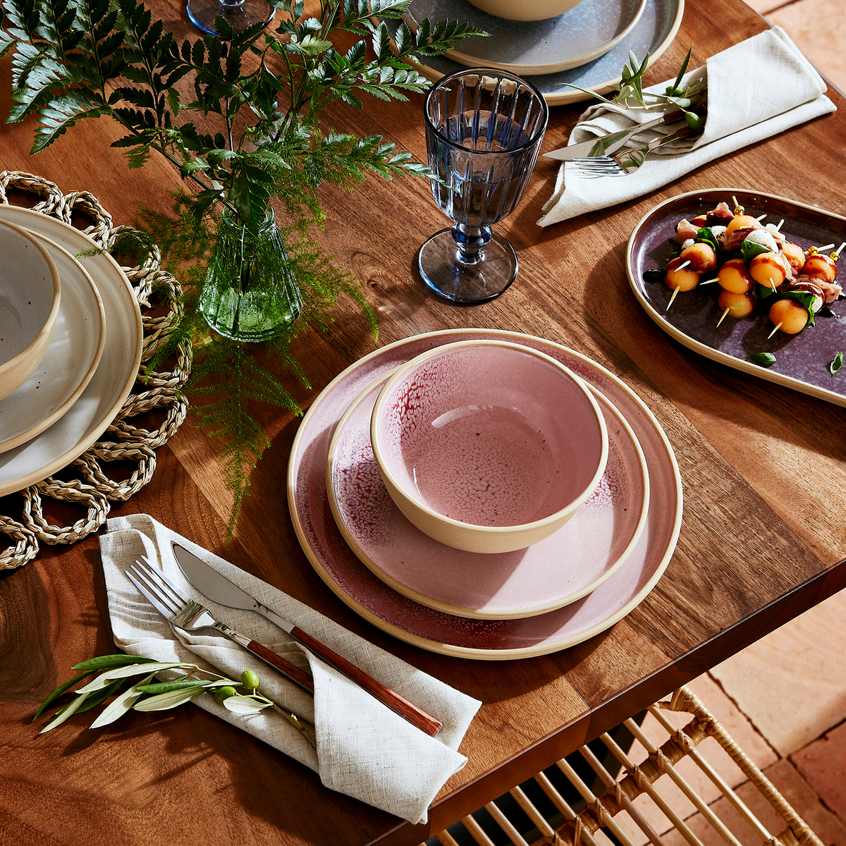 Minerals Dinner plate, Rose Quartz image number null